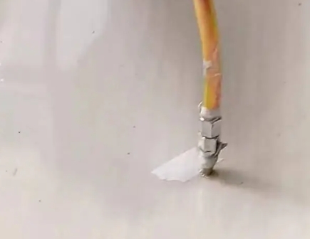 北林瓷砖空鼓维修公司专业解答在瓷砖铺贴过程中，如果使用的砂料过粗（如全部使用了粗砂），可能会导致以下问题