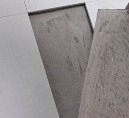 北林瓷砖空鼓维修公司分享瓷砖铺贴时如果打浆（即涂抹在瓷砖背面和基层上的砂浆或瓷砖胶）过少，会带来以下问题